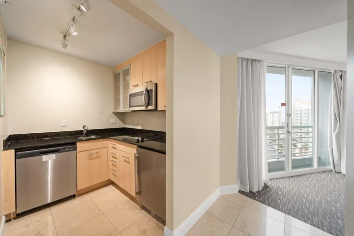 2-web-or-mls-2670 E Sunrise Blvd Unit 12