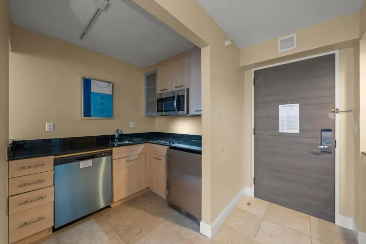 2-web-or-mls-2670 E Sunrise Blvd Unit 11