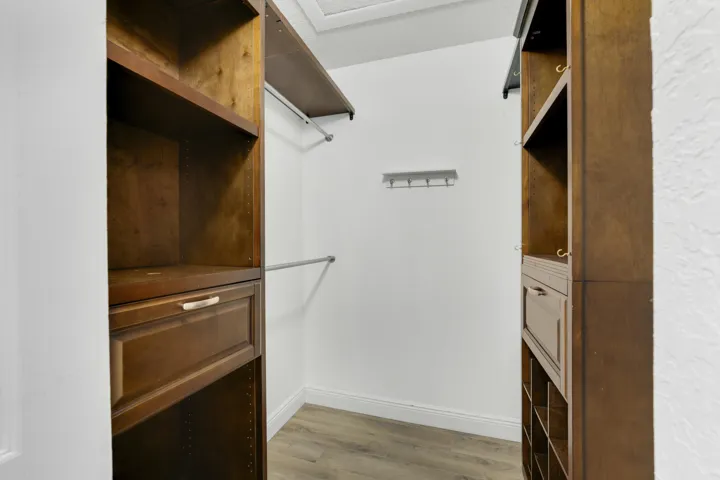 CLOSET BUILT INS