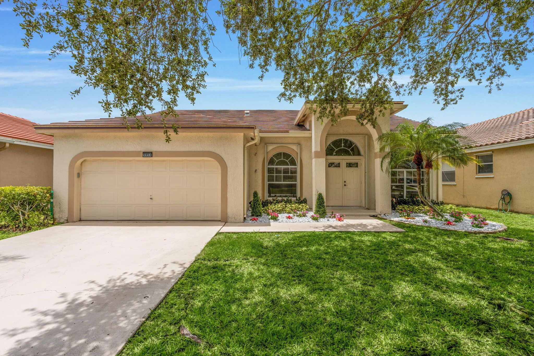 42-web-or-mls-A7408278