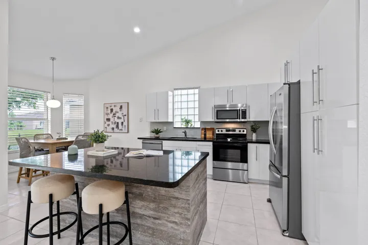 12-web-or-mls-A7406366