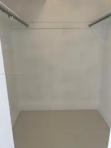 Walking Closet