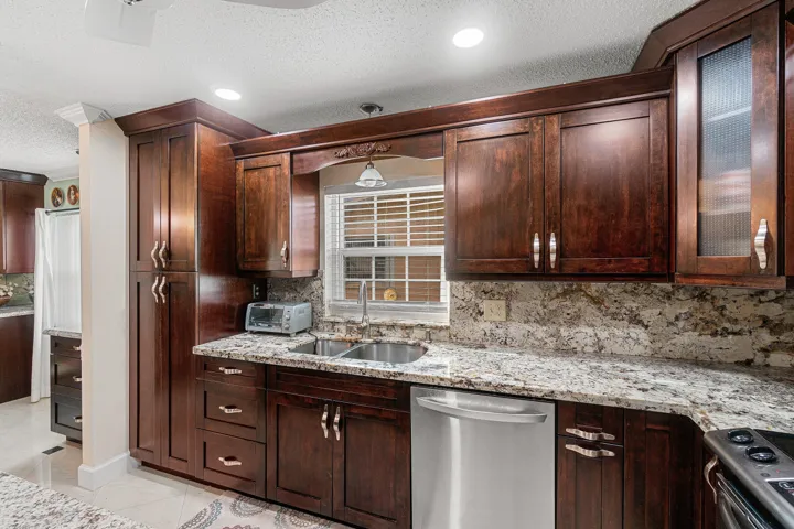 018-13297ViaVulcanus-B-DelrayBeach-FL-3