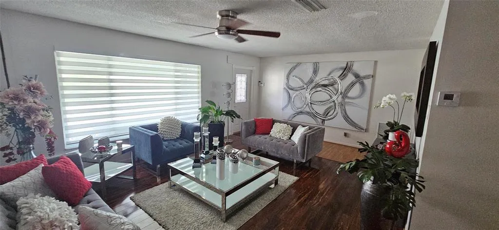 7000linvingroom2