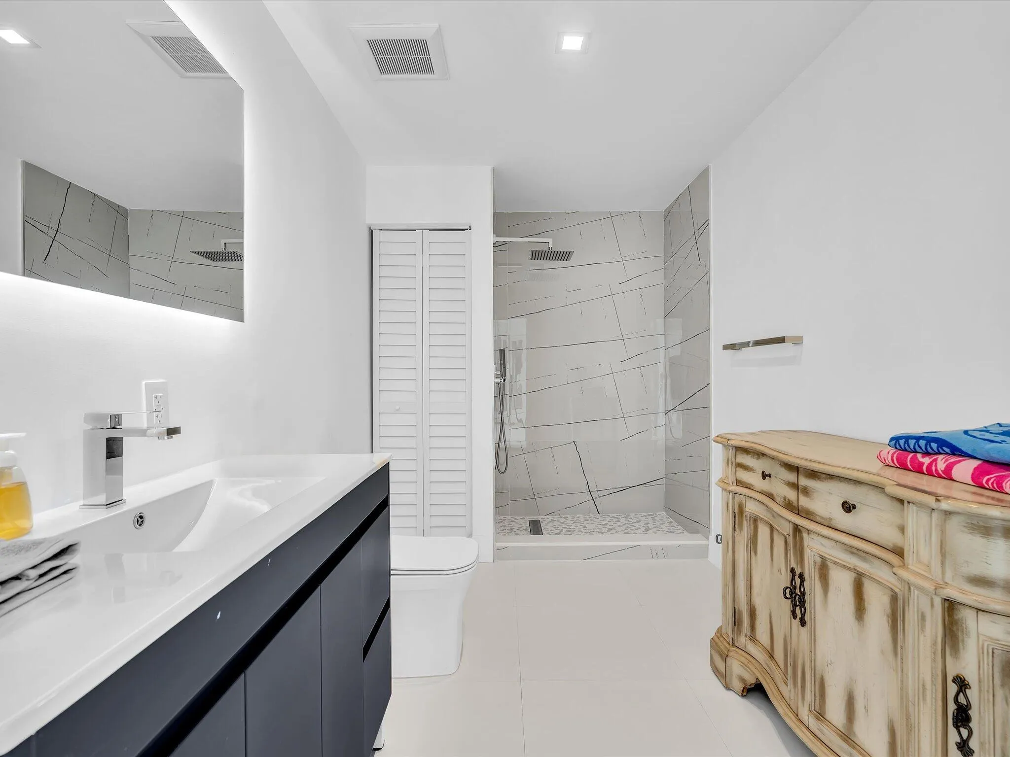 Dedicated full cabana bath/storage