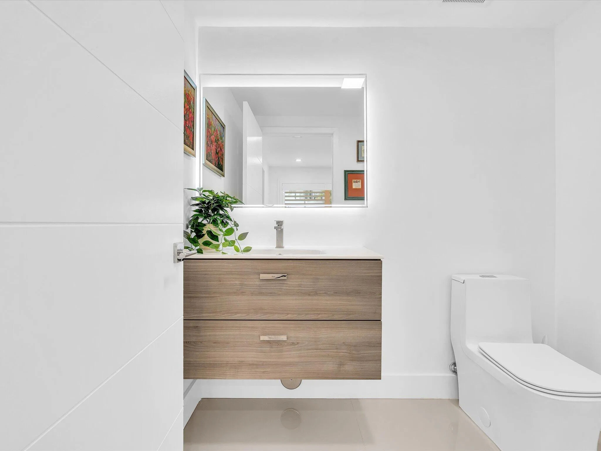 first floor 1/2 bath