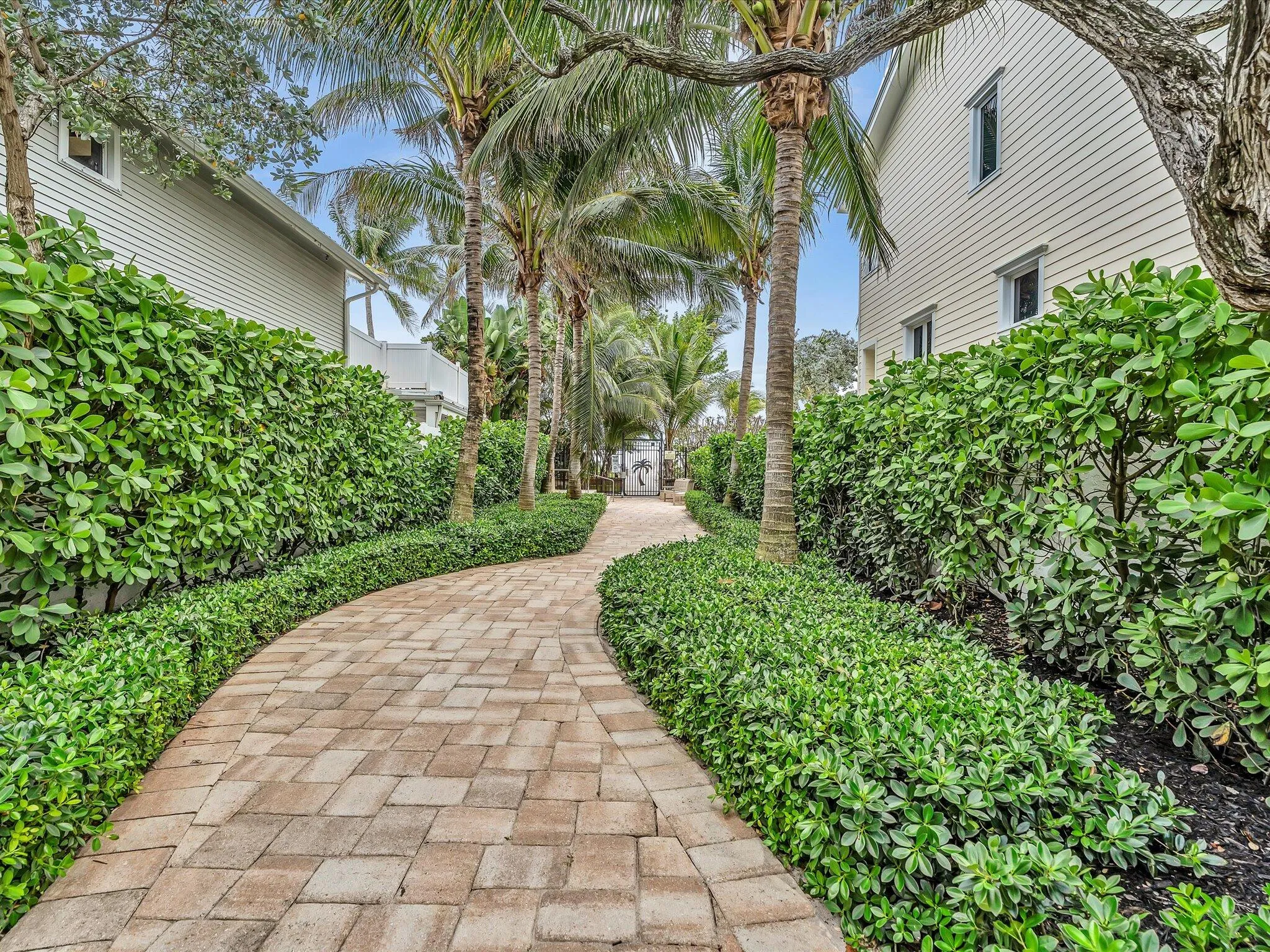 North gate - private access, residents only