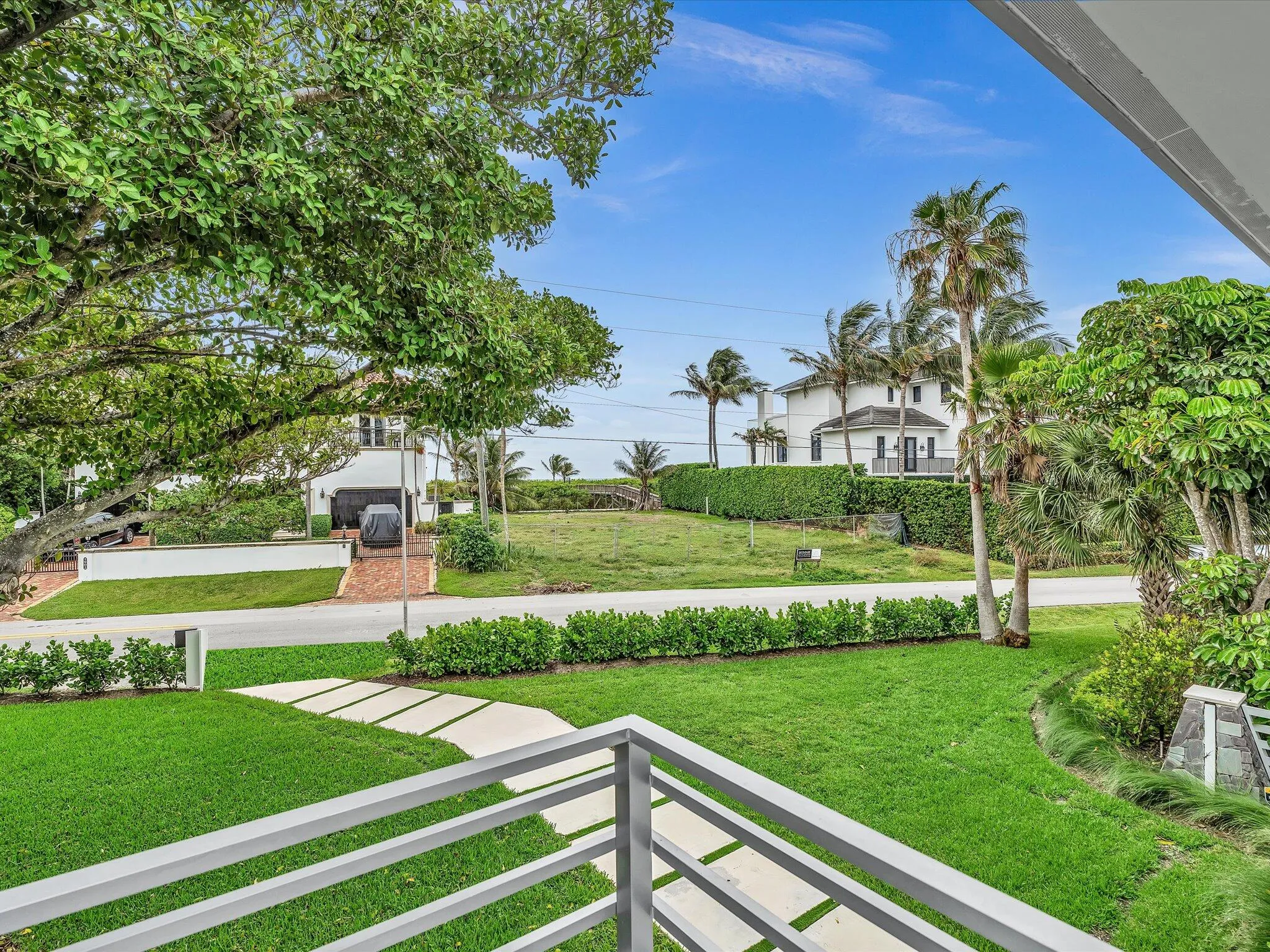 2nd floor balcony, views of the ocean