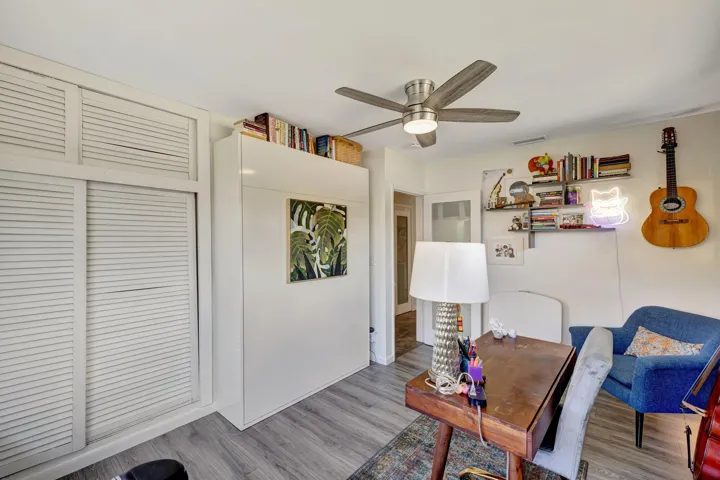 BEDROOM 22
