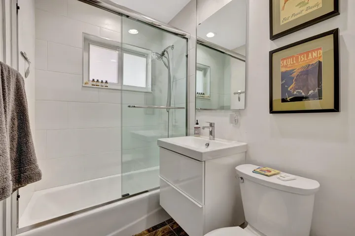 BATHROOM 2