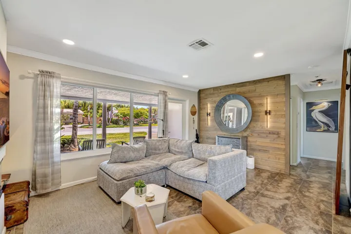 LIVING ROOM 6