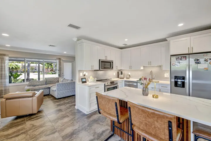 LIVING KITCHEN 2
