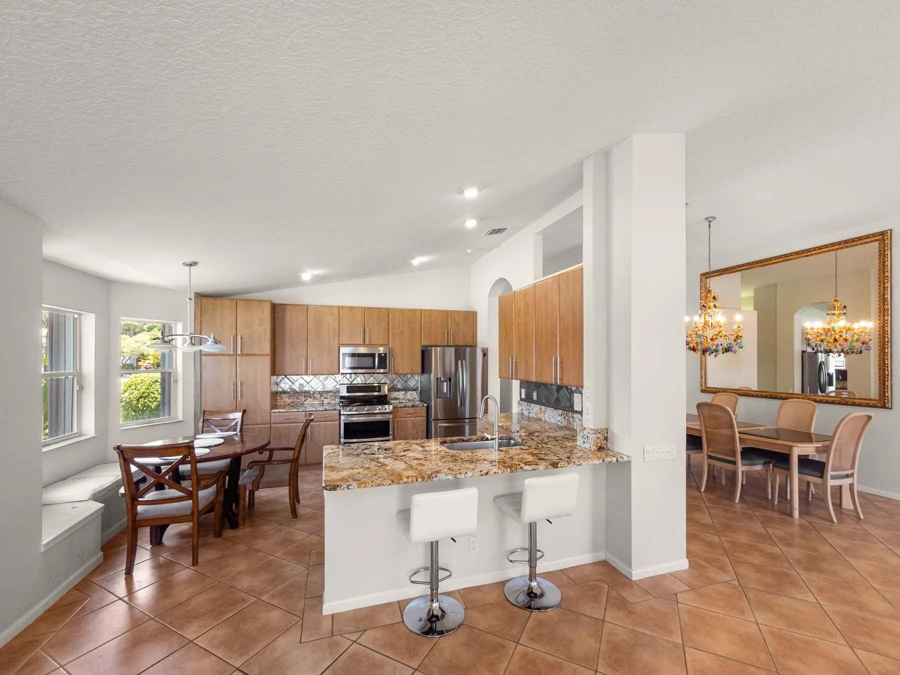 Kitchen & Dinning