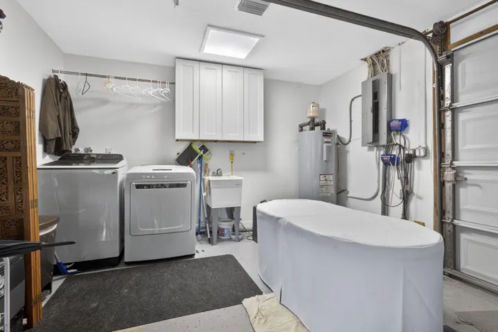 Garage/Laundry
