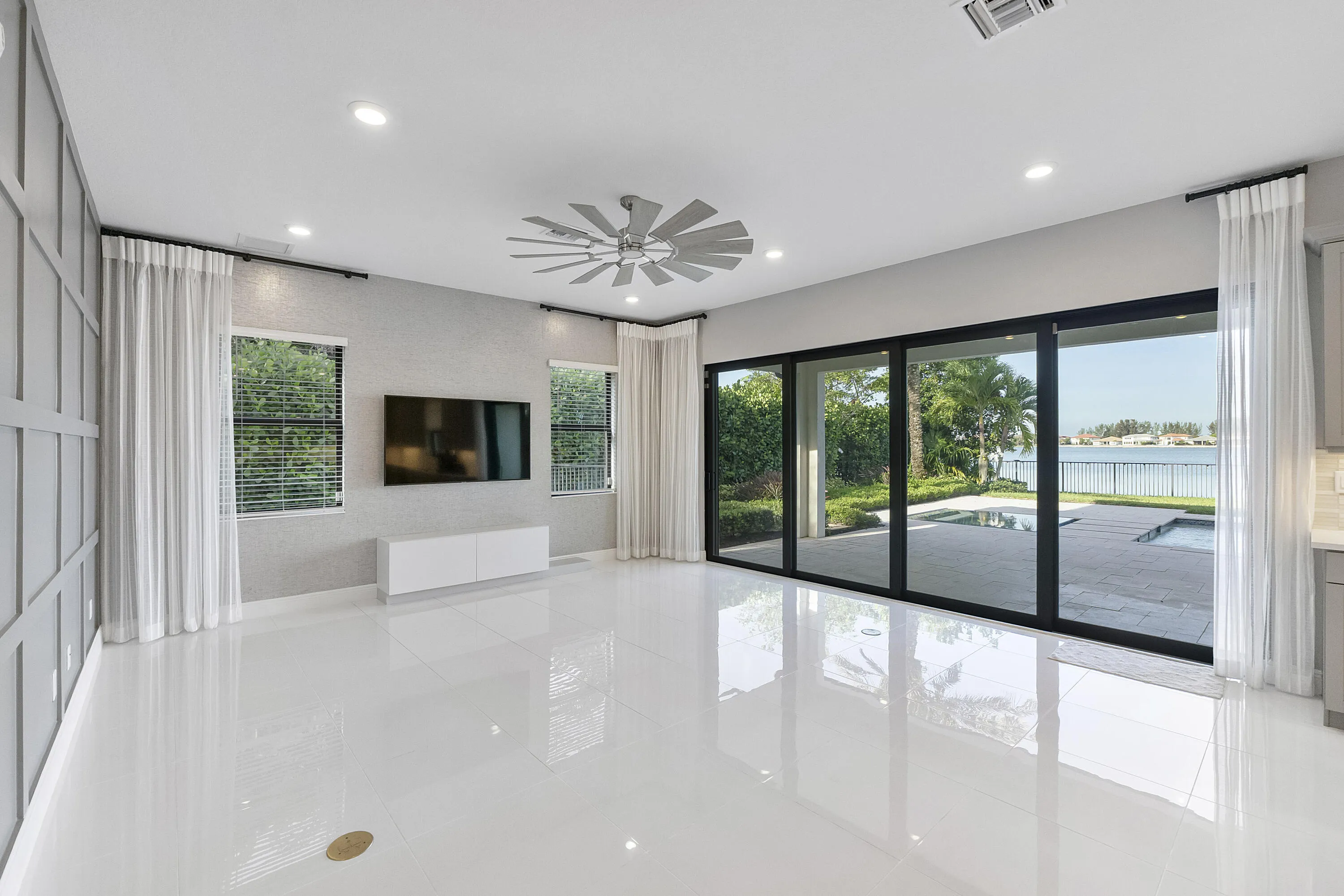 8685 Parkland Bay Dr_028