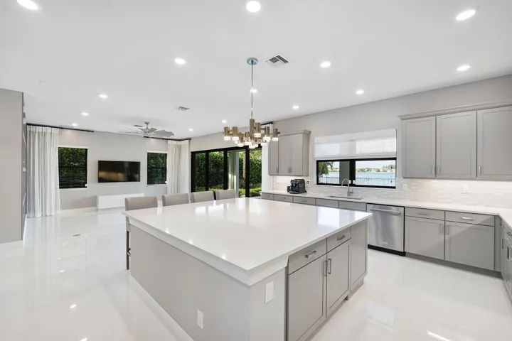 8685 Parkland Bay Dr_038