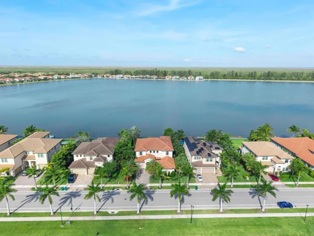 8685 Parkland Bay Dr_004