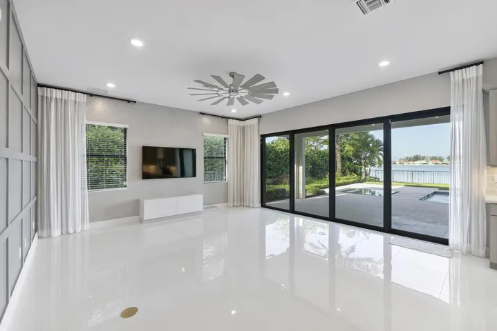 8685 Parkland Bay Dr_028