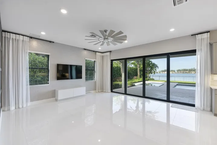 8685 Parkland Bay Dr_029