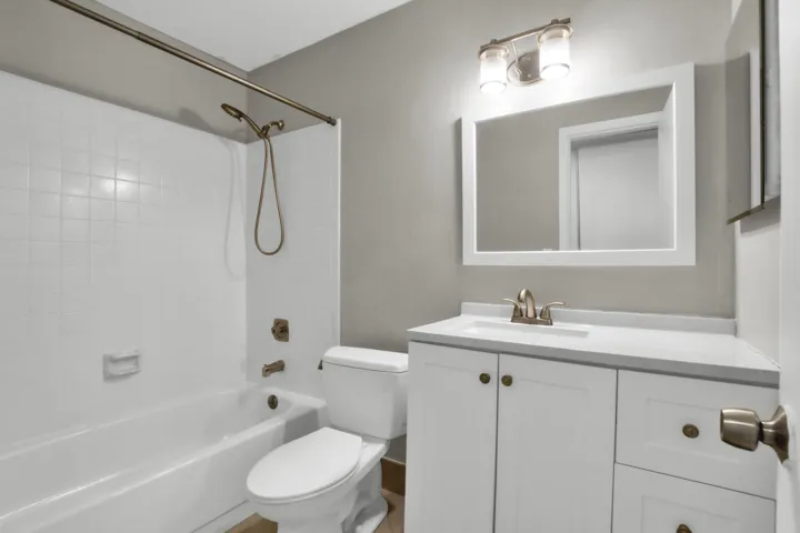 2112 NW 45th Ave-8