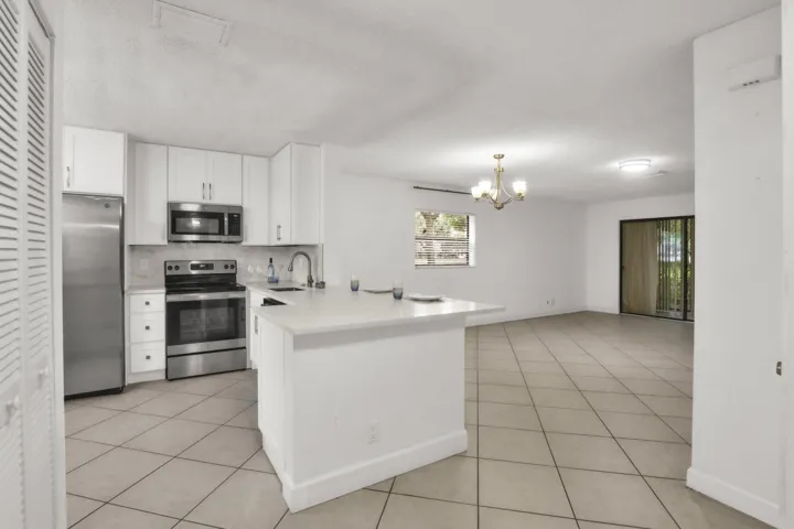 2112 NW 45th Ave-5
