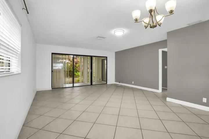 2112 NW 45th Ave-11