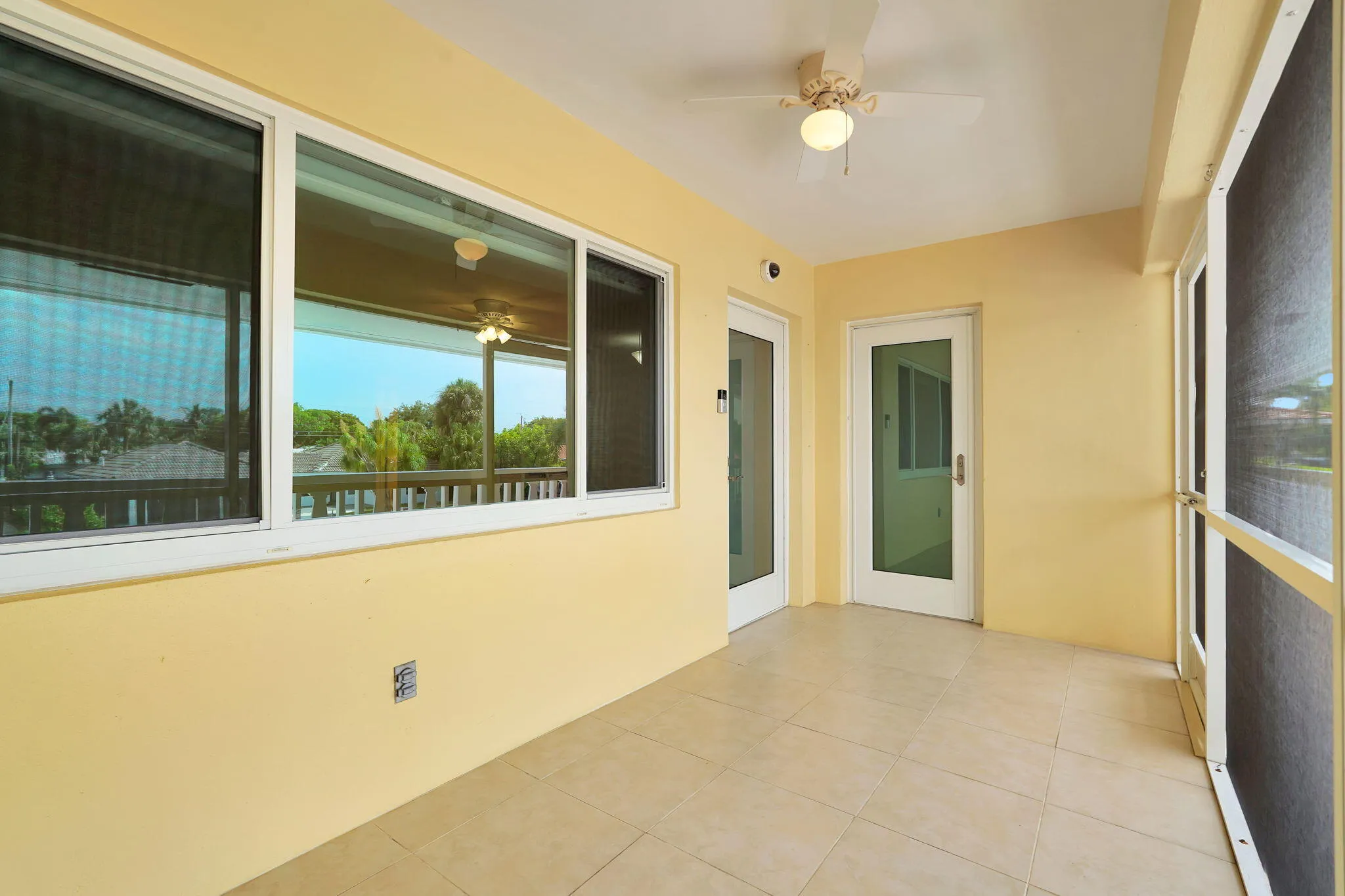 14
19-web-or-mls-DSC01610 No file chosen 100sqft newly screened balcony