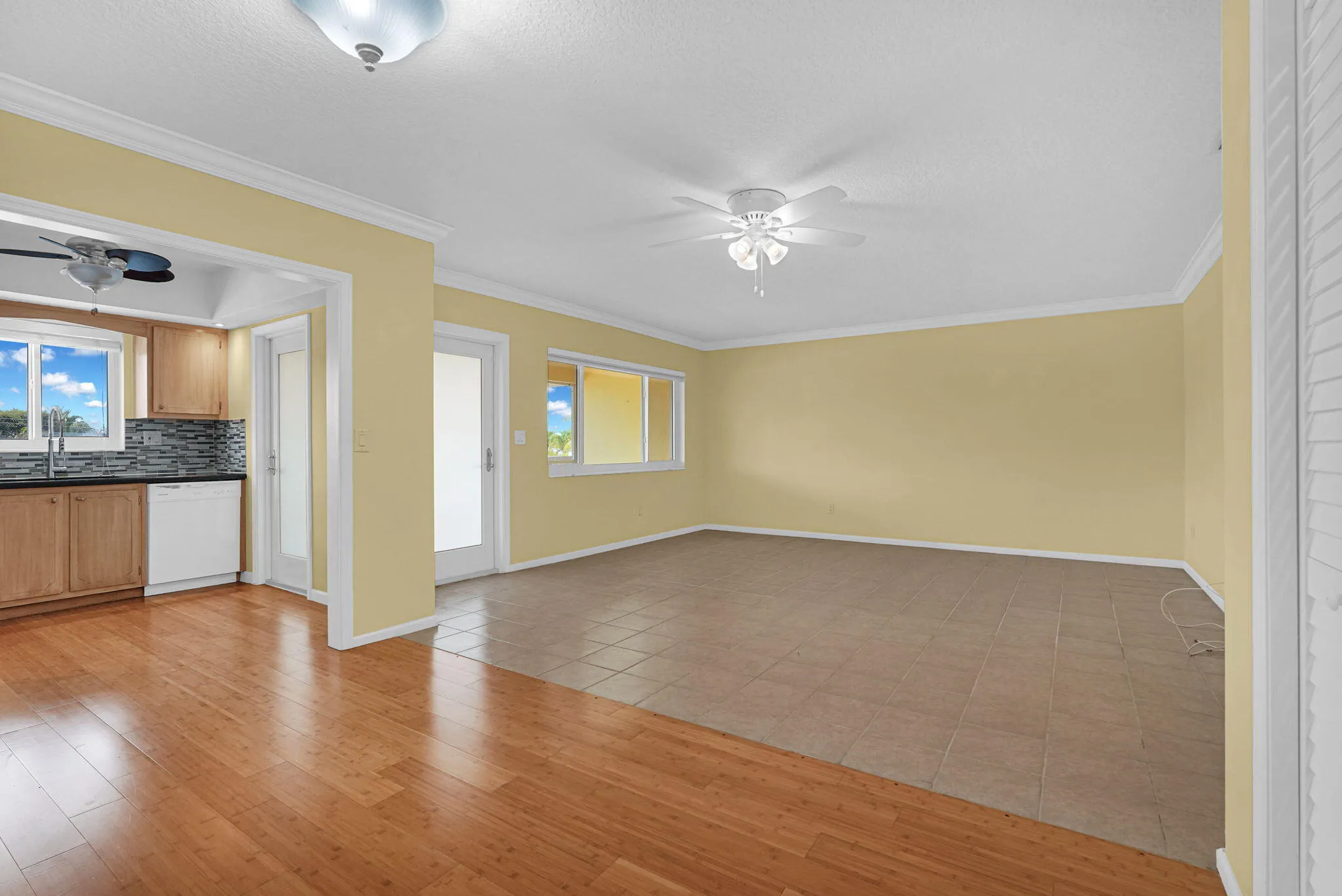 Dining / Living area Combo to the kitchen