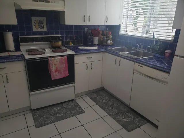 #19 KENDALL KITCHEN & STOVE