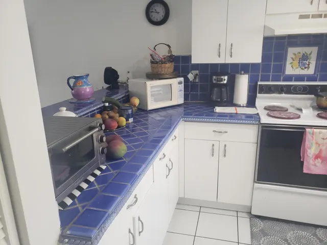 #17 KENDALL KITCHEN 2