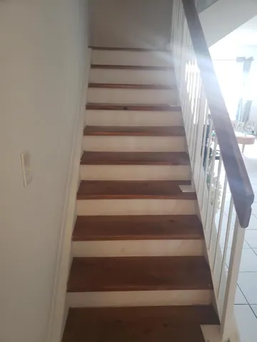 #7 KENDALL INSIDE STAIRS