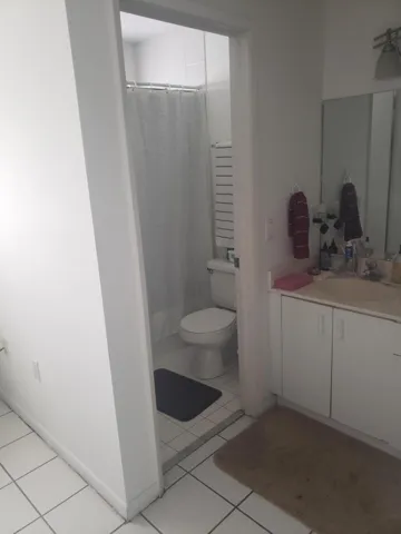 #5 KENDALL BATHROOM