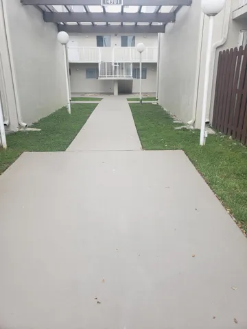 #9 KENDALL WALKWAY