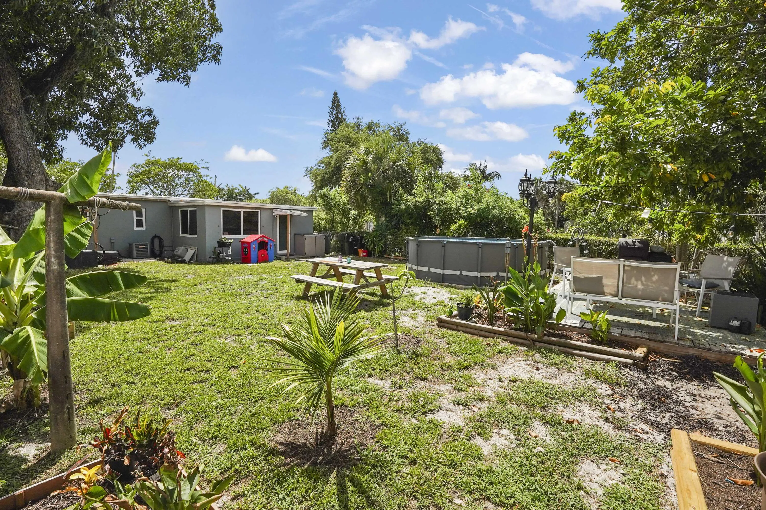 23 Backyard 03