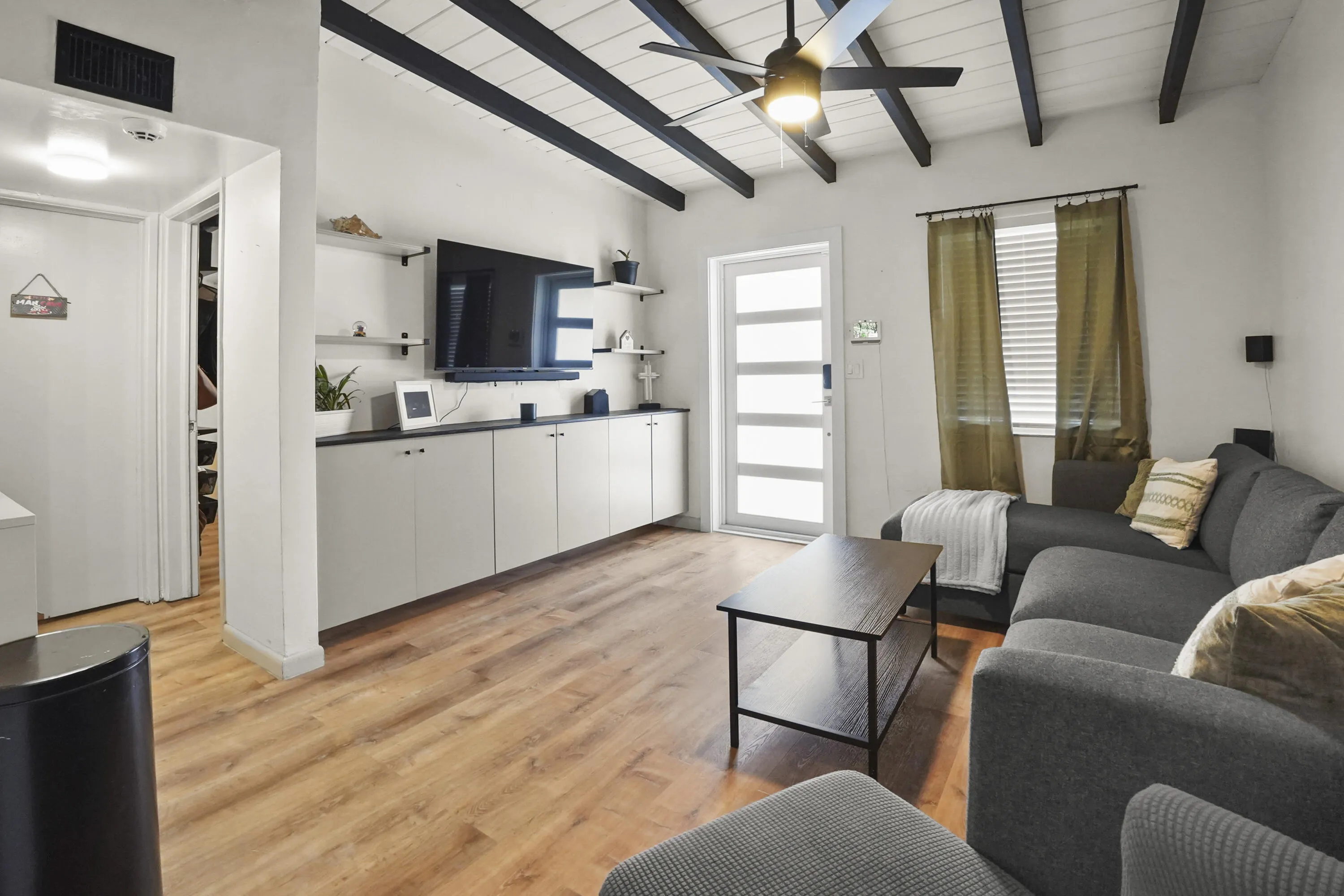 06 Living Room 03