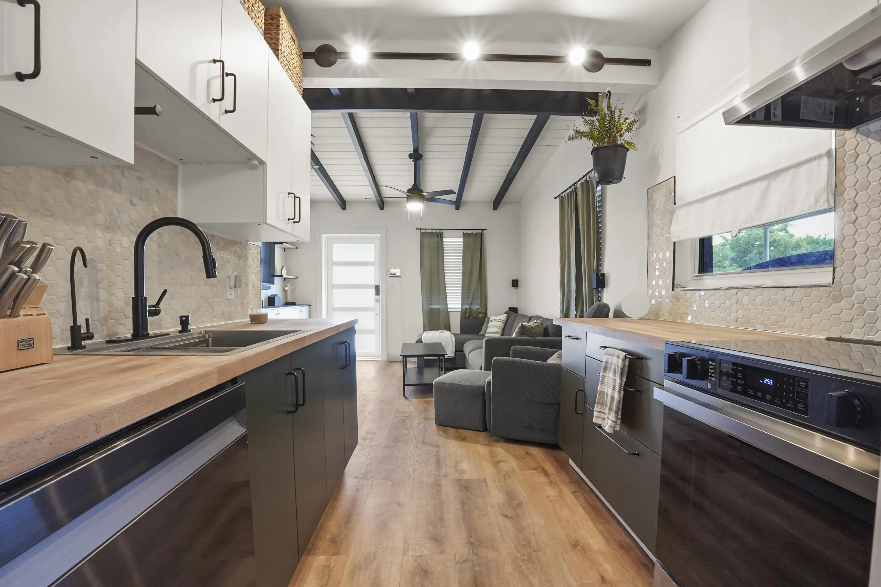 09 Kitchen 03