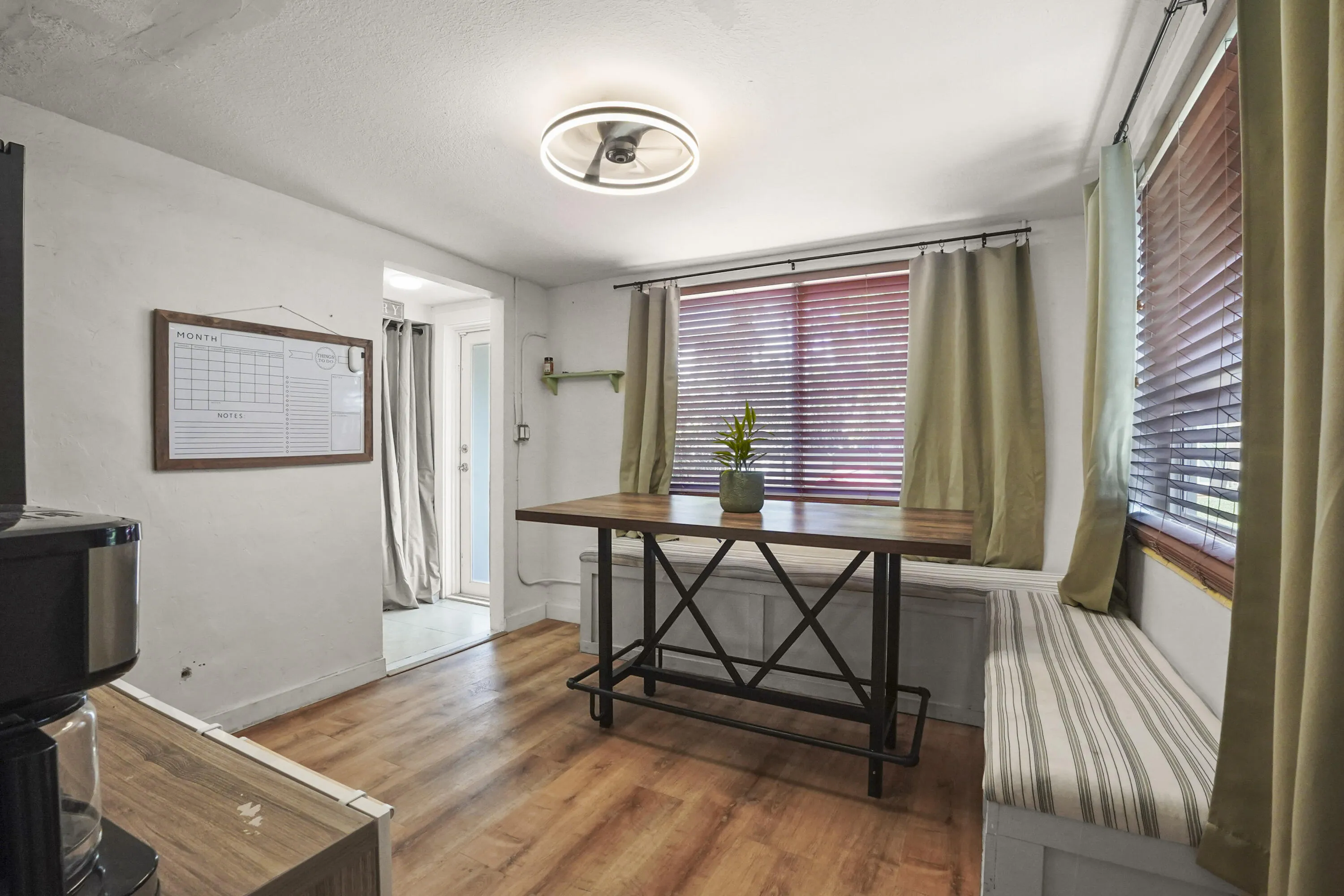 12 Dining Room 01