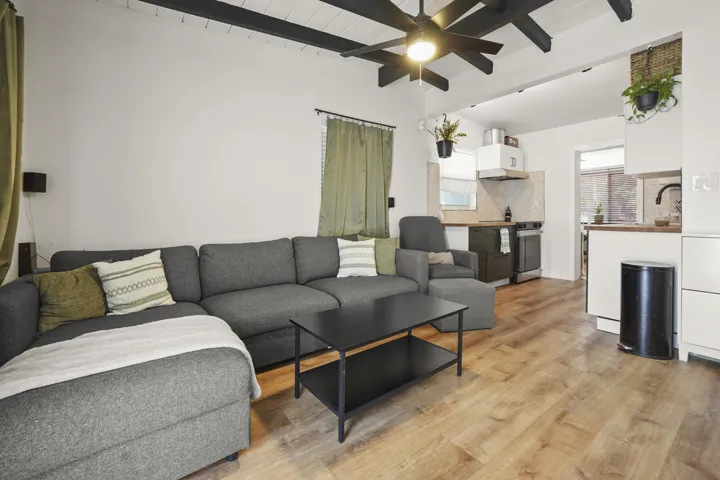04 Living Room 01