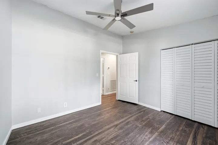 17_bedroom