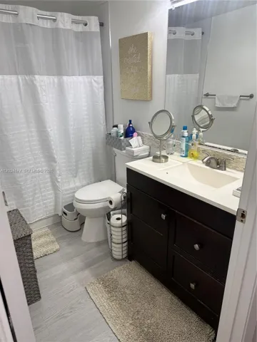 2nd Bathroom