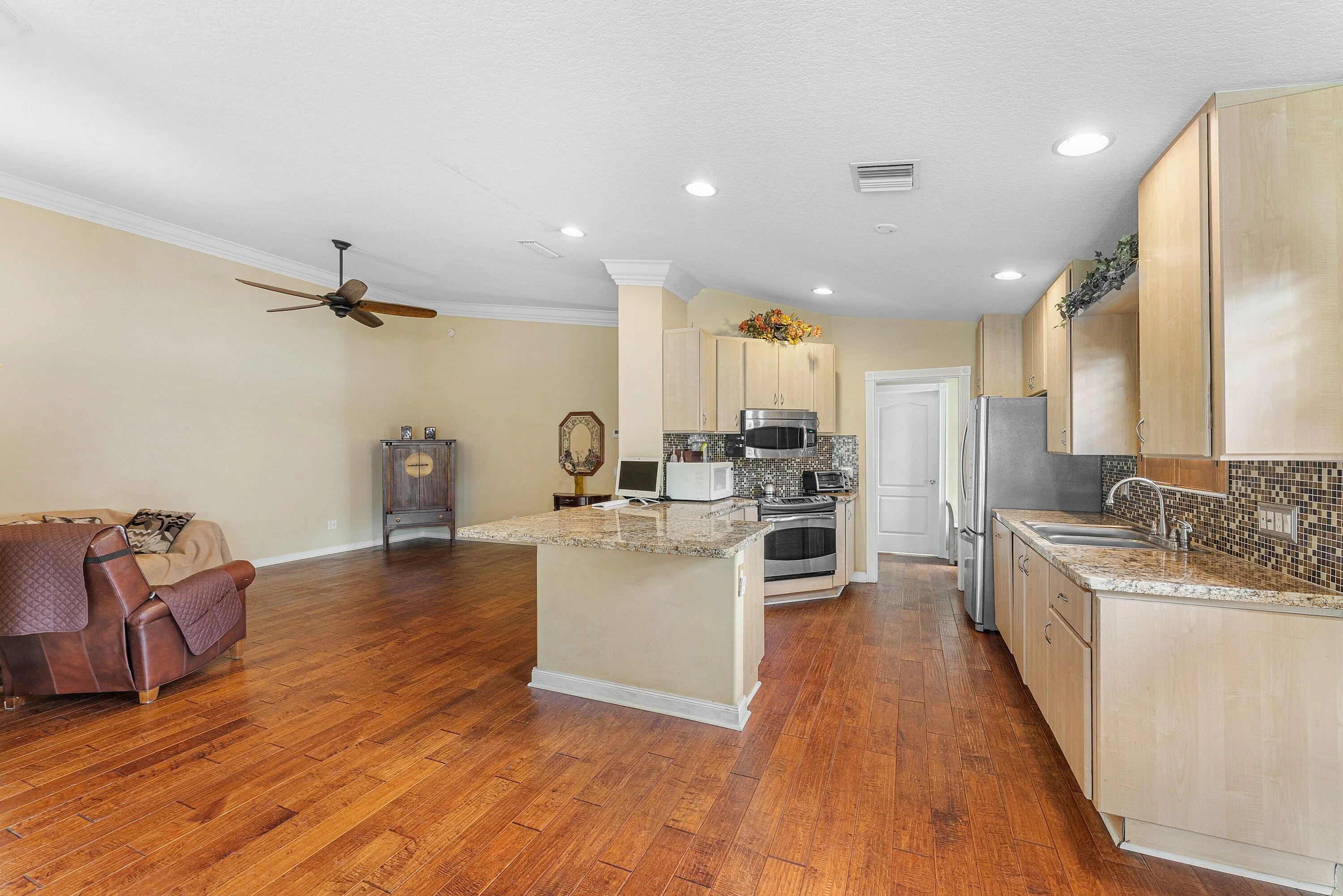 Living Rm Kitchen