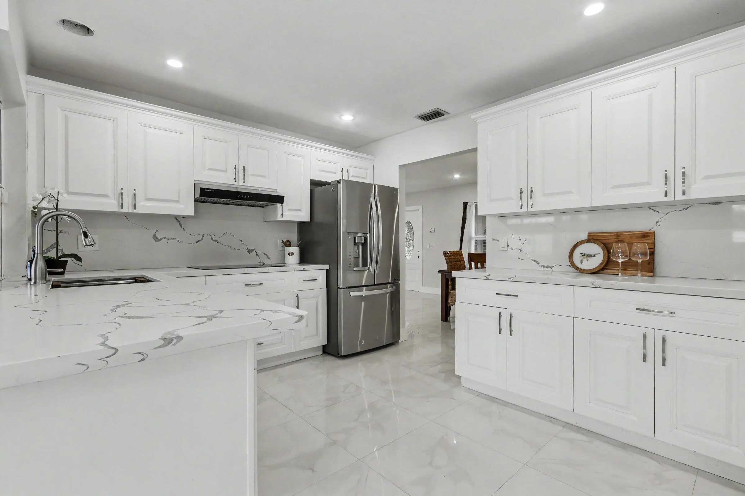 Fully updated, modern kitchen