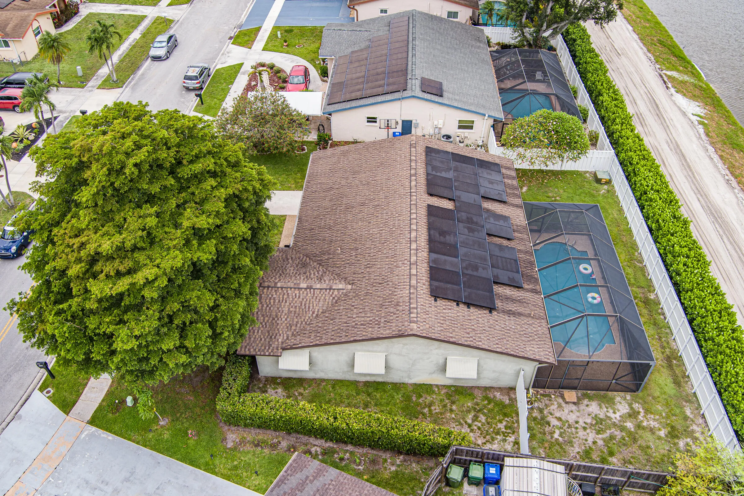13kW solar electric system with a batter backup. NOT leased! Fully part of the real estate.