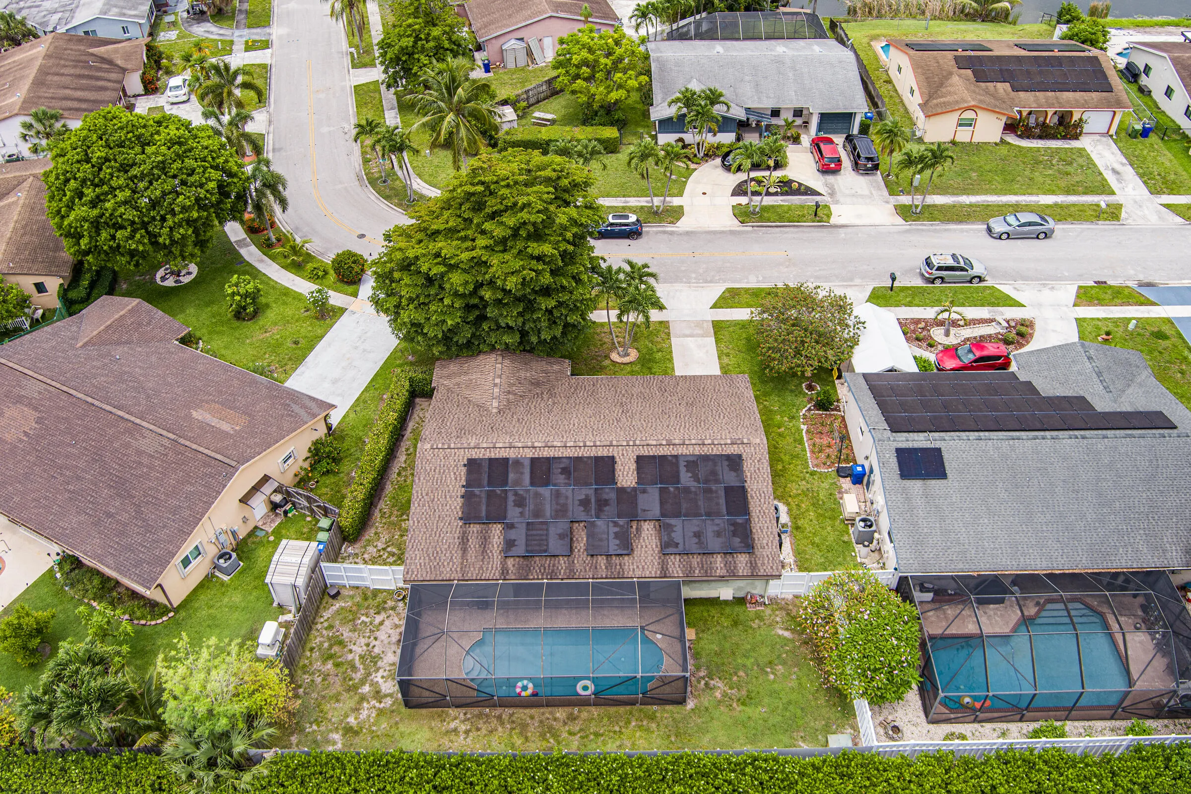 13kW solar electric system with a batter backup. NOT leased! Fully part of the real estate.
