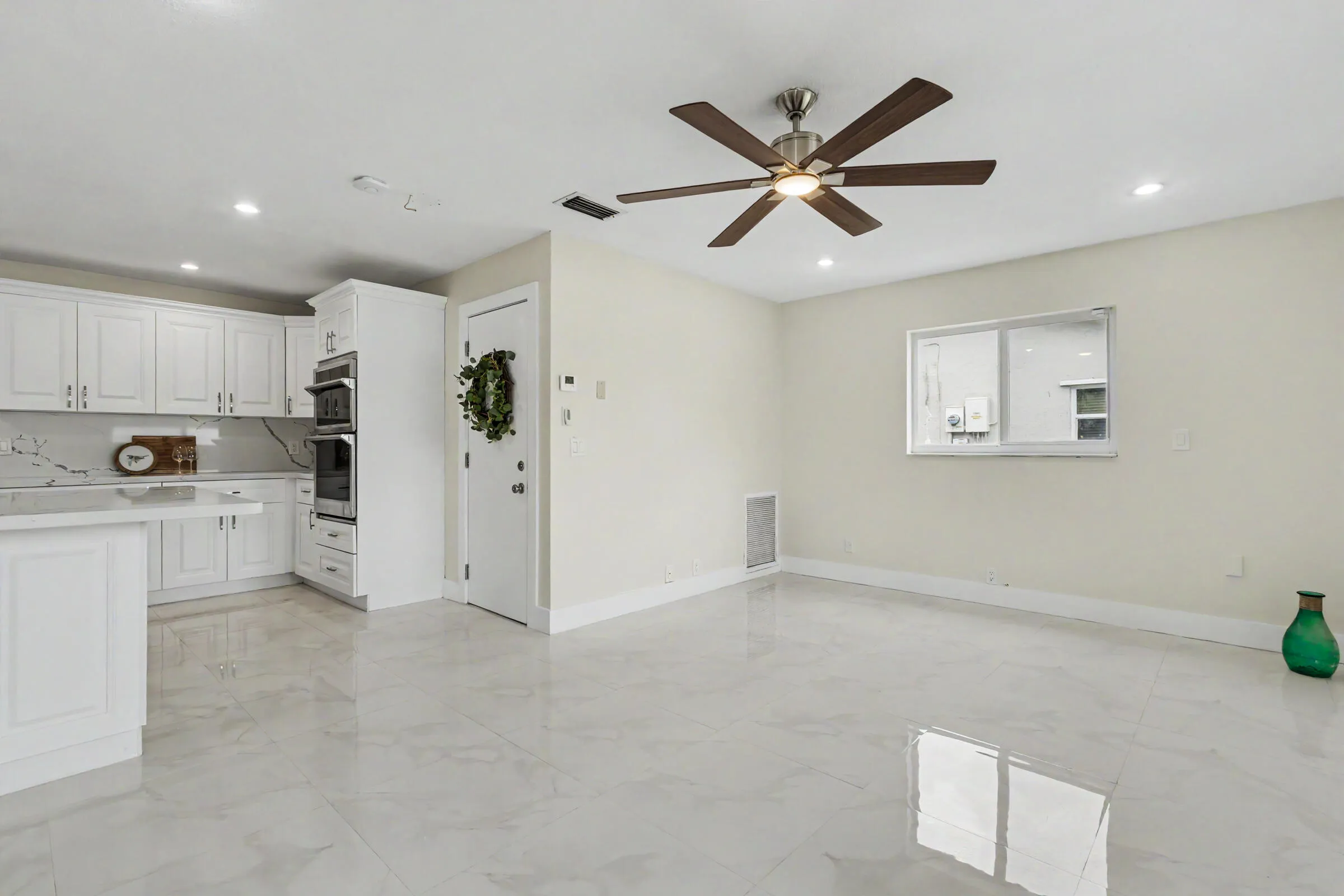 Family room/Kitchen