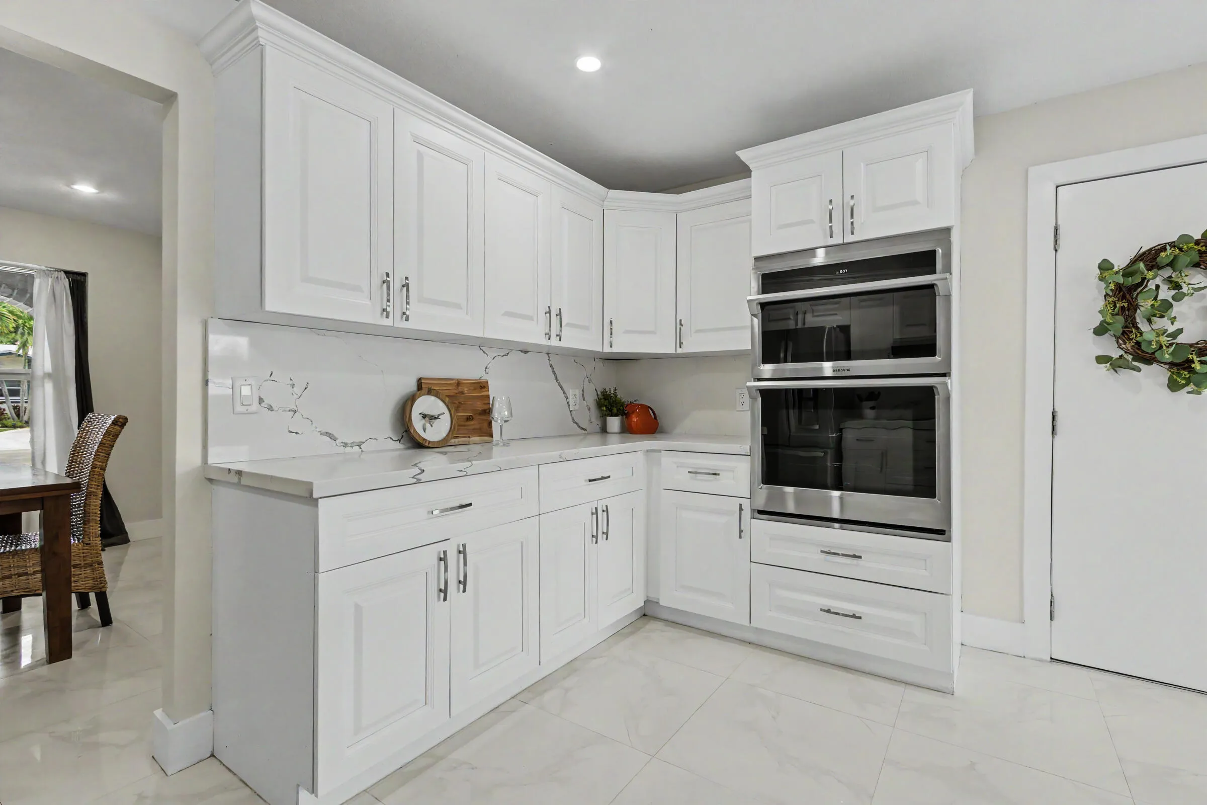 Fully updated, modern kitchen