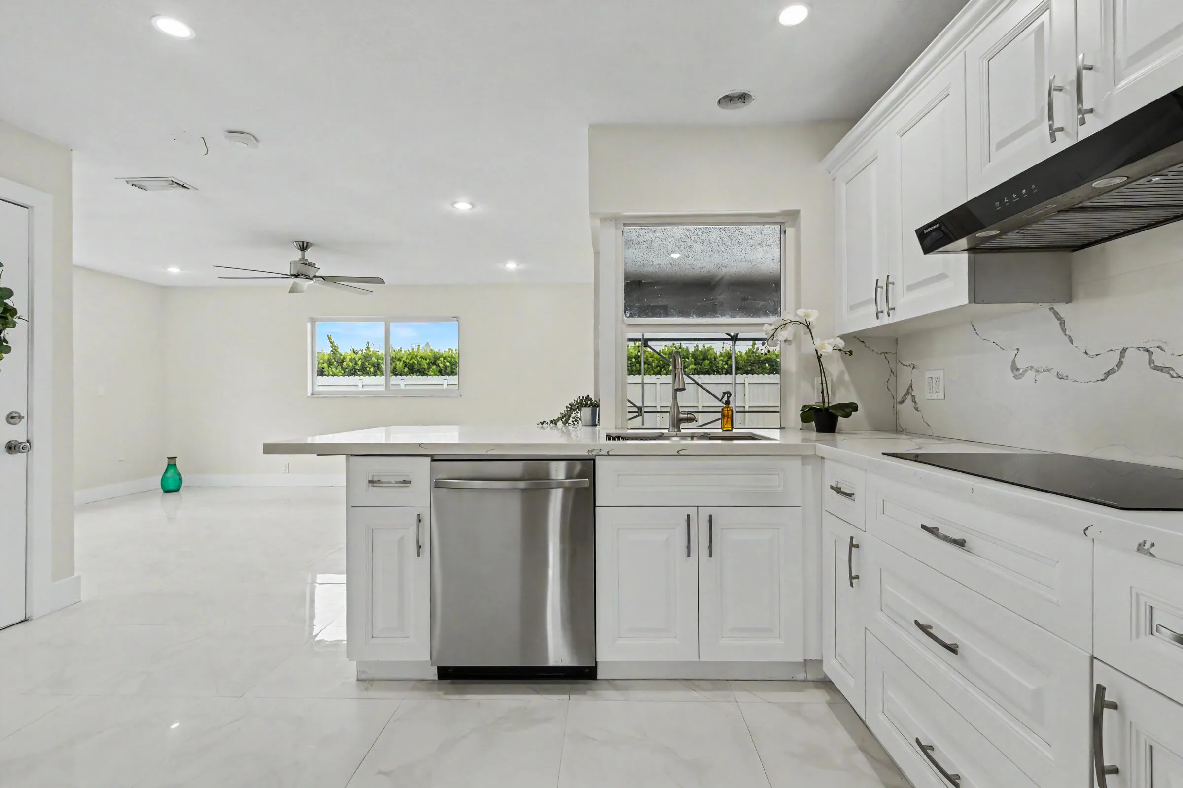 Fully updated, modern kitchen