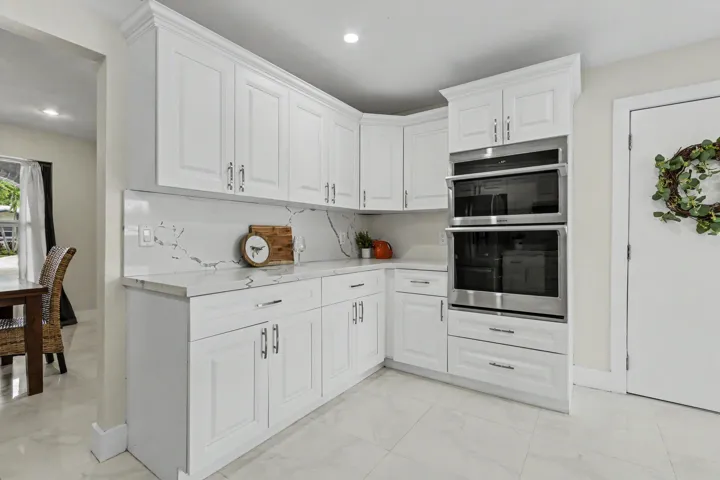Fully updated, modern kitchen