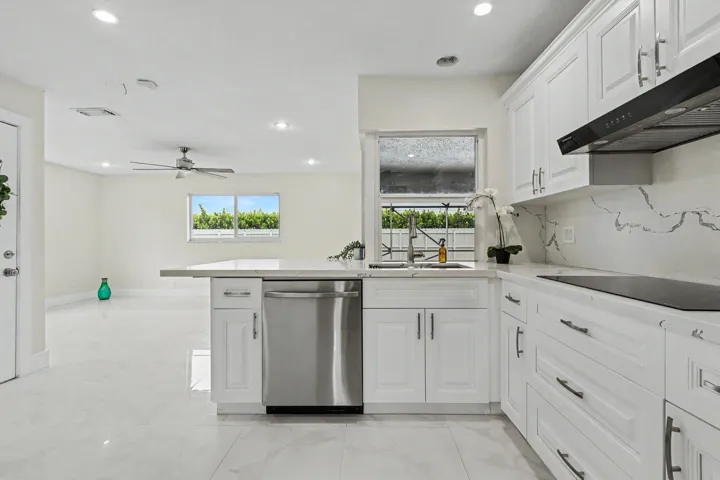 Fully updated, modern kitchen