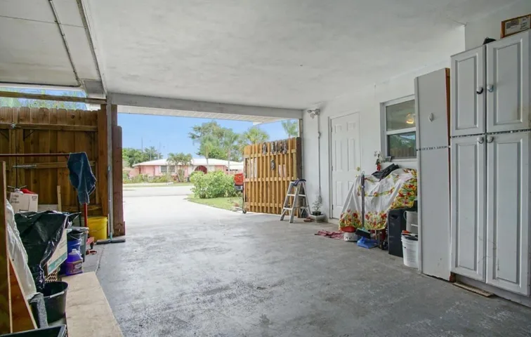 120-banyan-dr- Covered Car port and Driv